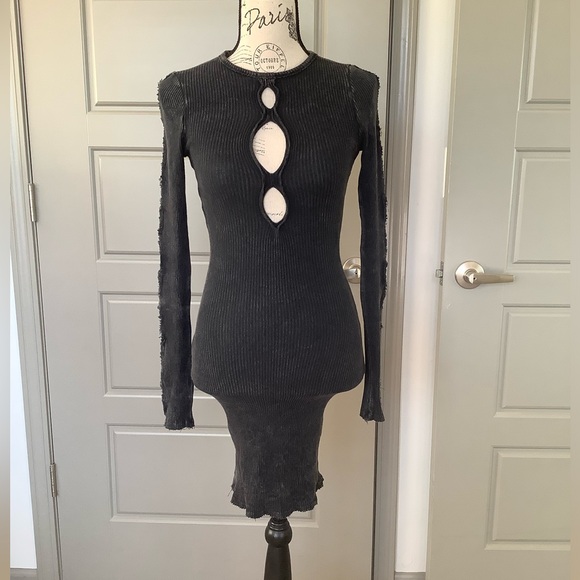 🍸 Long Sleeved Mini Dress 🍸 - Picture 3 of 13